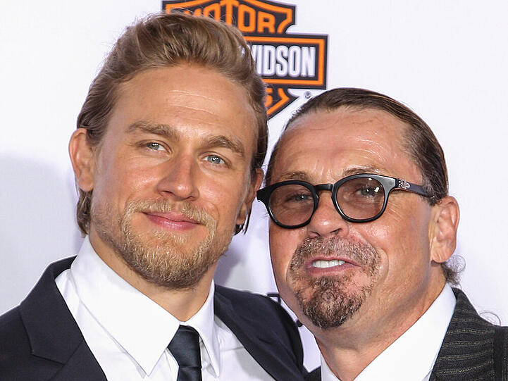 "Sons of Anarchy"-Schöpfer Kurt Sutter (r.) mit Hauptdarsteller Charly Hunnam