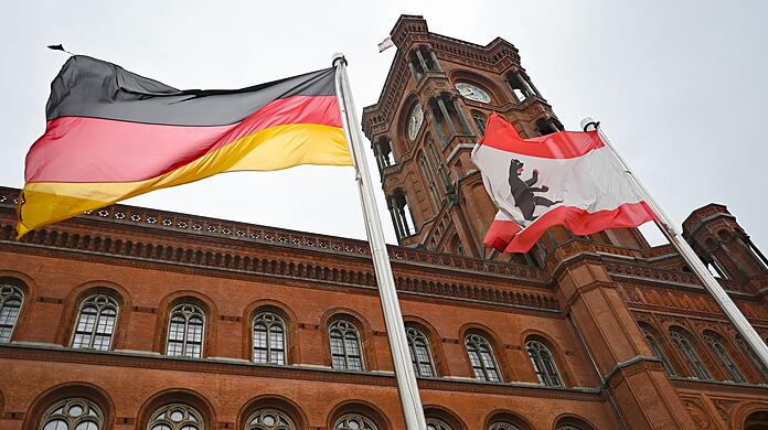 Das Rote Rathaus, Sitz der Regierenden Bürgermeisterin sowie des Senats von Berlin.