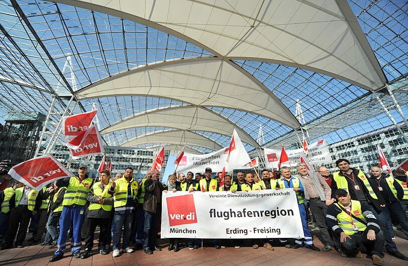 Der Warnstreik am Münchner Flughafen bringt fast den gesamten Betrieb zum erliegen. Die Bilder.