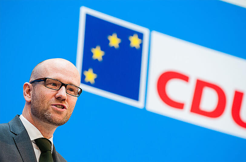 Die Unionsfraktion stellt sich bei den Einwanderungsplänen quer. Gegen den Koalitionspartner SPD und CDU-Generalsekretär Peter Tauber.