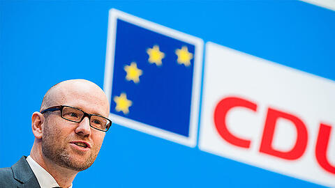 Die Unionsfraktion stellt sich bei den Einwanderungsplänen quer. Gegen den Koalitionspartner SPD und CDU-Generalsekretär Peter Tauber.