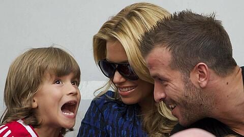 Rafael van der Vaart (r.) mit seiner damaligen Frau Sylvie Meis und dem gemeinsamen Sohn Damian im Jahr 2013 in den Niederlanden.