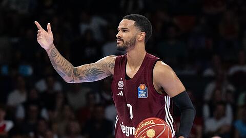 Bayern Münchens Nick Weiler Babb. Er spielte auch gegen Barcelona mit.