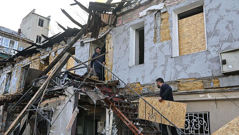 Immer wieder trifft es Wohnh&auml;user in Odessa - hier bei einem russischen Angriff vor wenigen Tagen. (Archivbild)