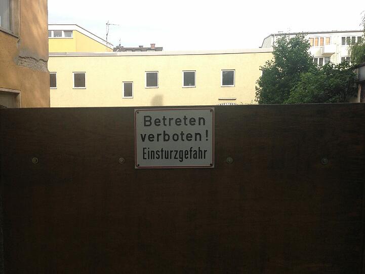 &bdquo;Einsturzgefahr&ldquo;: Dieses Schild spricht Bände.