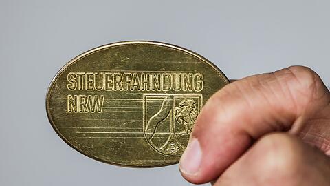 Mehr als 100 Steuerfahnder r&uuml;ckten aus (Symbolbild)