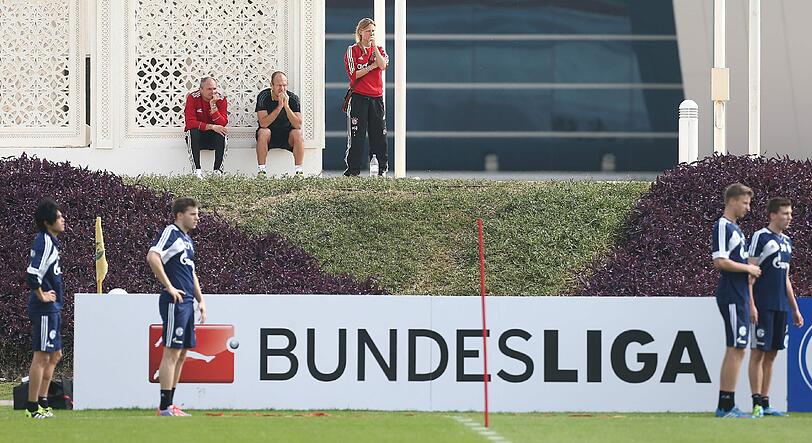 Arjen Robben ist bereits in Doha. Dort schaut er als Zaungast den Spielern von Schalke 04 bei Training zu. Die Bilder.