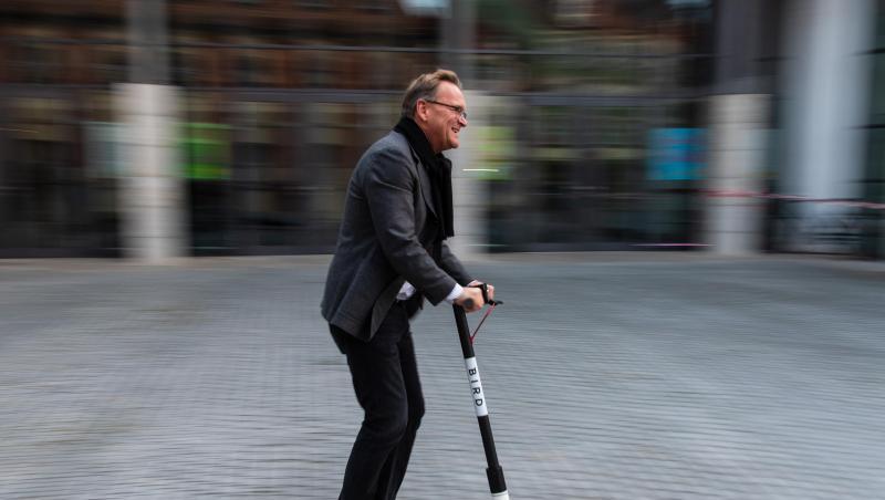 Der Oberbürgermeister der Stadt Bamberg, Andreas Starke (SPD), fährt mit einem Elektro-Scooter. Foto: Nicolas Armer Der Oberbürgermeister der Stadt Bamberg, Andreas Starke (SPD), fährt mit einem Elektro-Scooter. Foto: Nicolas Armer