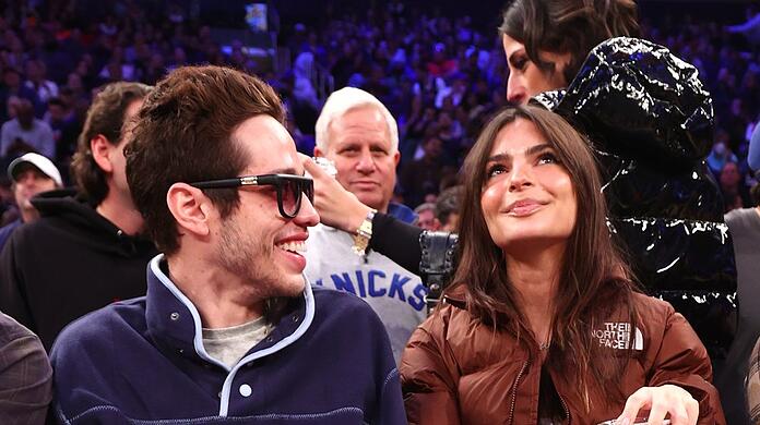 Pete Davidson und Emily Ratajkowski beim NBA-Spiel der New York Knicks.