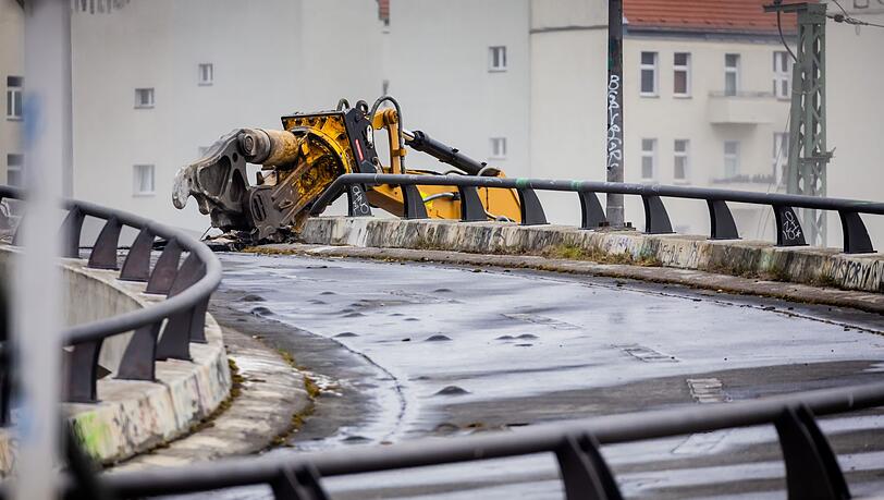 Ein bekanntes Beispiel: Die strapazierte Ringbahnbrücke auf der A100 war nicht mehr zu retten. (Archivbild)