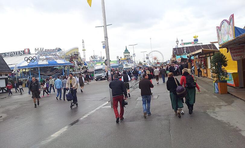 Hier gibt's die ersten Bilder vom Wiesn-Auftakt. Alles wartet auf den Anstich.