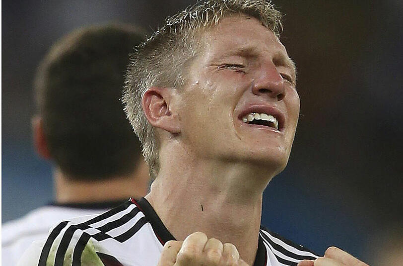 Gezeichnet vom Fight - Bastian Schweinsteiger.