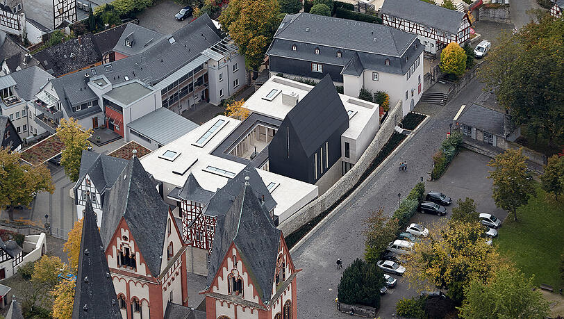 Der Bischofsitz in Limburg. Das Bistum wird von einem möglichen Kinderporno-Skandal erschüttert. Der Bischofsitz in Limburg. Das Bistum wird von einem möglichen Kinderporno-Skandal erschüttert.
