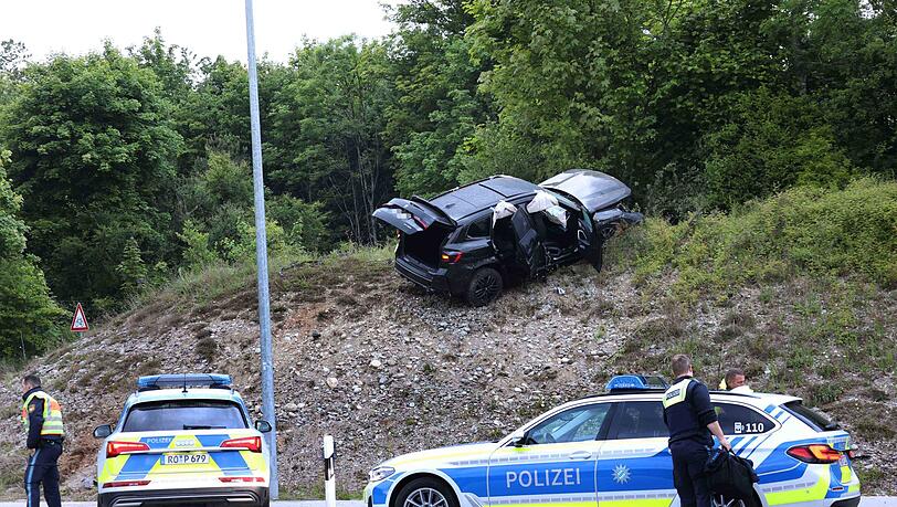 Die Flucht von drei mutmaßlichen Geldautomatensprengern aus Österreich endete mit einem Unfall in Bayern. (Archivbild)