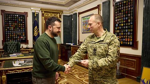 Nach tagelangen Protesten und R&uuml;cktrittsforderungen hat der ukrainische Pr&auml;sident Wolodymyr Selenskyj den Oberbefehlshaber der Streitkr&auml;fte, Olexander Syrskyj, entlassen. (Archivbild)