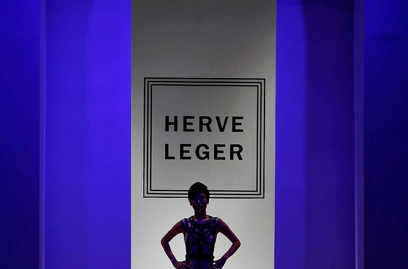 Die Modemarke "Hervé Leger" hat momentan mit einem Kündigungs-Skandal zu kämpfen.