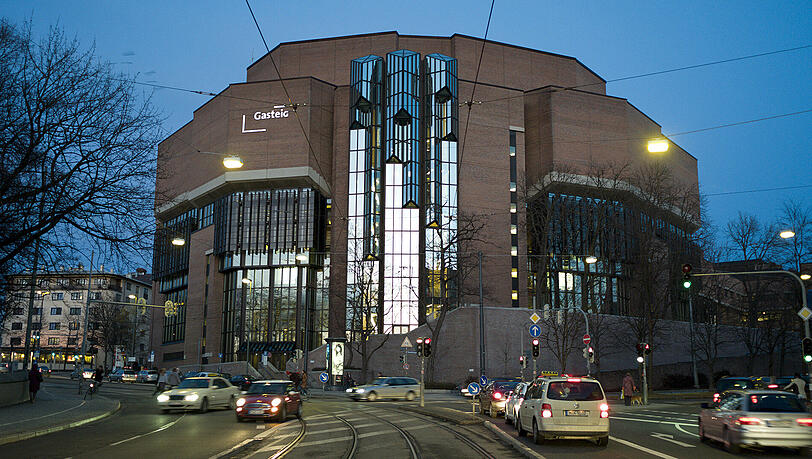 Ein Klinkerbau bleibt der Gasteig – doch innen tut sich wohl bald einiges: Moderner, offener, größer und freundlicher soll das Kulturzentrum werden. Ein Klinkerbau bleibt der Gasteig – doch innen tut sich wohl bald einiges: Moderner, offener, größer und freundlicher soll das Kulturzentrum werden.