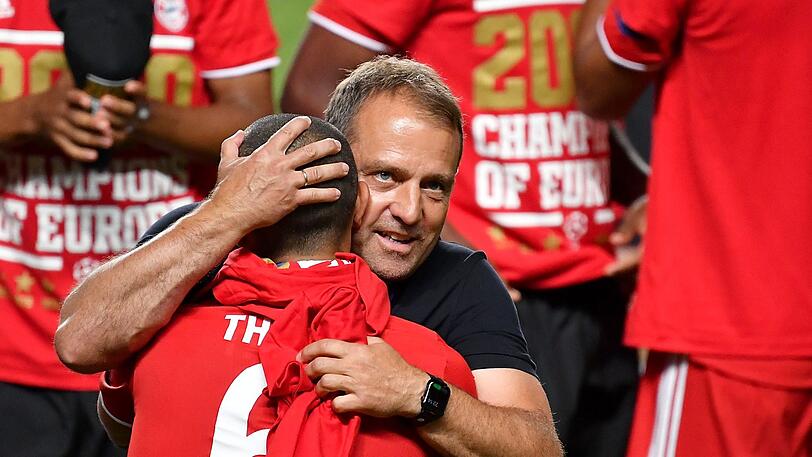 Hansi Flick genießt von Fans, Spielern und Verantwortlichen beim FC Bayern allerhöchsten Respekt.
