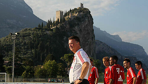 FcBayern: Training unter den Kletterfelsen von Arco FcBayern: Training unter den Kletterfelsen von Arco