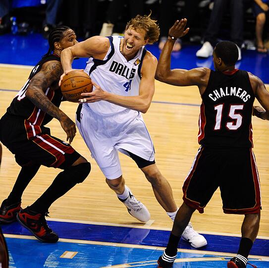 Dirk Nowitzki führt seine Dallas Mavericks zum dritten Sieg in der Best-of-Seven Serie. Die Mavs führen damit mit 3:2 gegen die Miami Heat.