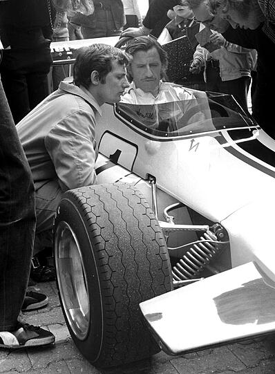 ... hat das Rennfahrhandwerk von seinem Vater, dem zweimaligen Formel-1-Weltmeister Graham Hill gelernt.