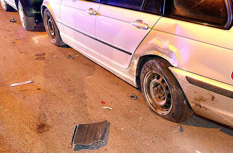 Blechschaden an einem Fahrzeug. Der Unfallverursacher beging Fahrerflucht.