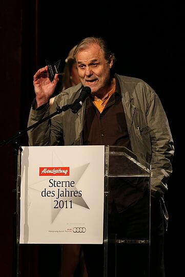 Josef Bierbichler am Sterne-Pult.