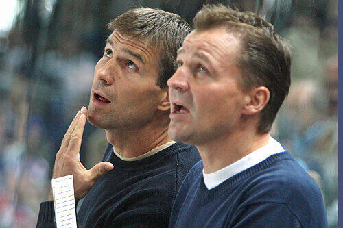 Blick nach oben, die Europa-Liga im Visier: Tiger-Trainer Andreas Brockmann (rechts) und sein "Co." Martin Jiranek.