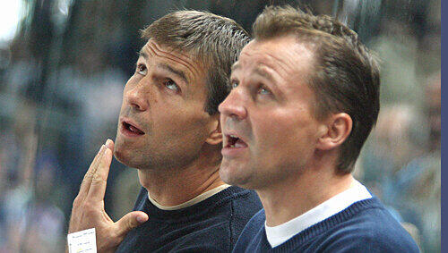 Blick nach oben, die Europa-Liga im Visier: Tiger-Trainer Andreas Brockmann (rechts) und sein "Co." Martin Jiranek. Blick nach oben, die Europa-Liga im Visier: Tiger-Trainer Andreas Brockmann (rechts) und sein "Co." Martin Jiranek.