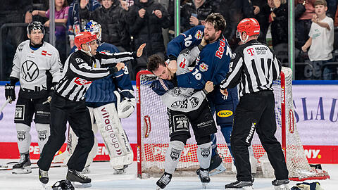 Verwechselte die Sportart: Konrad Abeltshauser und Wolfsburgs Andy Miele prügelten sich nach dem Spiel.