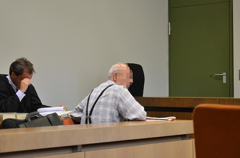 Rentner Franz L. (83) steht wegen sexuellen Missbrauchs an seinen Urenkelinnen vor dem Münchner Landgericht.