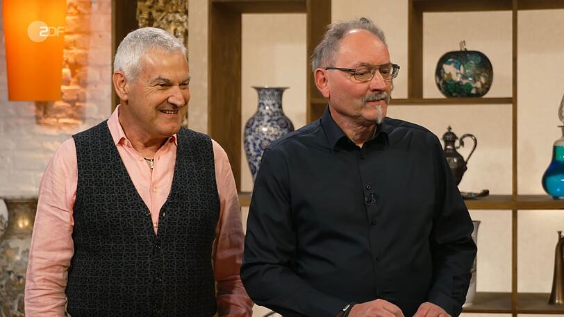 Die Verkäufer Franz und Manfred hatten sich vor Jahren auf einem Flohmarkt kennengelernt. Die Verkäufer Franz und Manfred hatten sich vor Jahren auf einem Flohmarkt kennengelernt.
