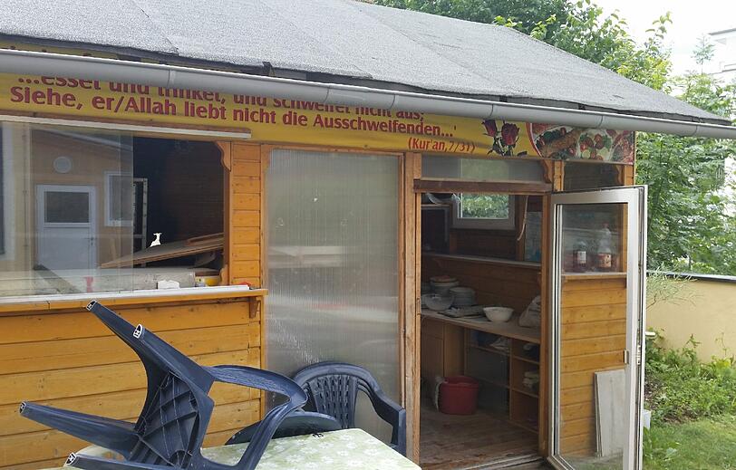 In dieser Holzhütte brach das Feuer aus.