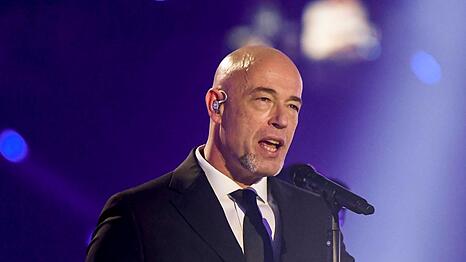 Der Graf von Unheilig bei einem Konzert.