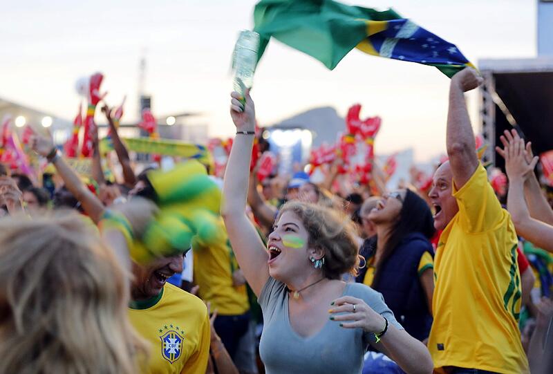 Ob im Stadion in Brasilien oder beim Public Viewing daheim: Die heißesten Fans der WM. Die Bilder!