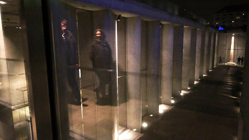 Bei der "Langen Nacht der Architektur" erstrahlen die Gebäude innen und außen. Hier das Ägyptische Museum.