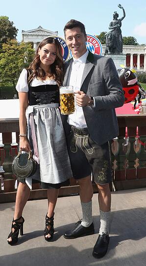 Stürmer Robert Lewandowski und Frau Anna.