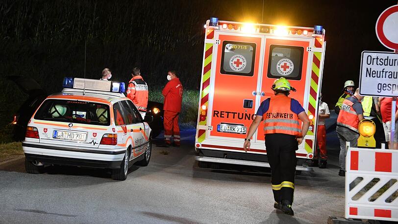Mit zwei Krankenwagen wurden die Jugendlichen dann zur Beobachtung in eine Klinik gebracht.