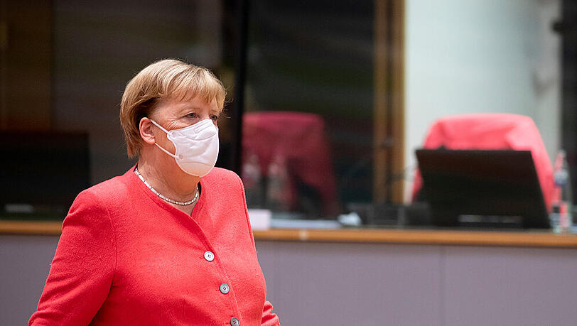 Angela Merkel hat sich mit den Ministerpräsidenten auf verschärfte Corona-Maßnahmen geeinigt. Angela Merkel hat sich mit den Ministerpräsidenten auf verschärfte Corona-Maßnahmen geeinigt.
