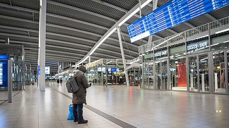 Ein Blick in den leeren Hauptbahnhof von Utrecht in den Niederlanden.
