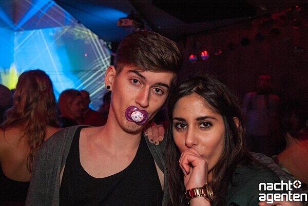 Im Harry Klein knutschten die Clubber um die Wette, denn "It Was A Transition". Mehr Bilder unter: www.nachtagenten.de
