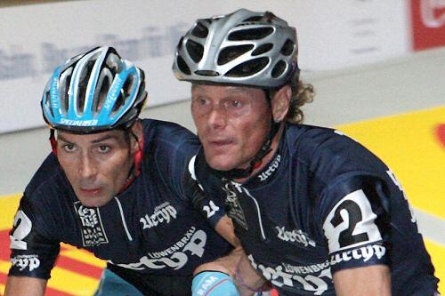 Bruno Risi (re, hier mit Erik Zabel) muss bei den Sixdays auf seinen erkrankten Partner Franco Marvulli verzichten.