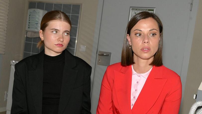 "GZSZ": Johanna (l.) findet in der gemeinsamen Angst um Gerner immer mehr Vertrauen zu Matilda (r.).