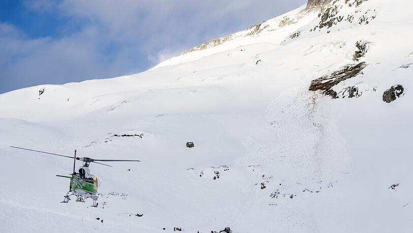 Ein 64 Jahre alter Skitourengeher aus dem Raum Berchtesgaden hatte Gl&uuml;ck im Ungl&uuml;ck - ein Schneebrett hat ihn nur zum Teil versch&uuml;ttet, er konnte gerettet werden. (Symbolbild)