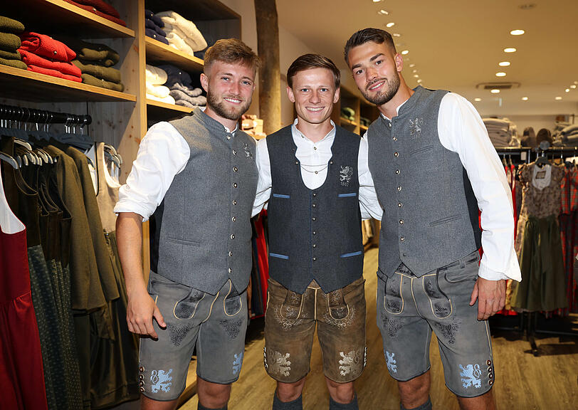 Junglöwe Raphael Wach (r.) mit Moritz Seiffert und Matthew Collins. Junglöwe Raphael Wach (r.) mit Moritz Seiffert und Matthew Collins.