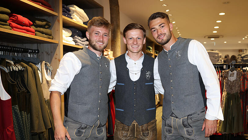 Junglöwe Raphael Wach (r.) mit Moritz Seiffert und Matthew Collins. Junglöwe Raphael Wach (r.) mit Moritz Seiffert und Matthew Collins.