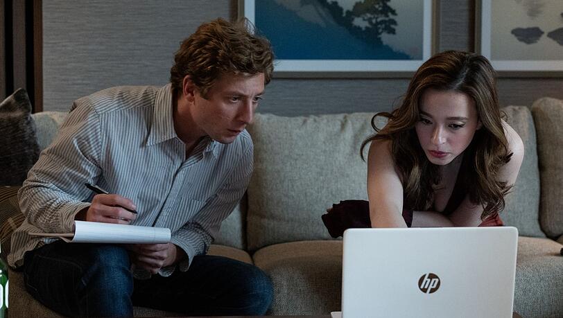 Jeff Horowitz (Jeremy Allen White) und Frances Haugen (Mikey Madison) sammeln Material für eine Geschichte, die den Meta-Konzern hinter Facebook und Instagram in große Erklärungsnot bringen wird. Jeff Horowitz (Jeremy Allen White) und Frances Haugen (Mikey Madison) sammeln Material für eine Geschichte, die den Meta-Konzern hinter Facebook und Instagram in große Erklärungsnot bringen wird.