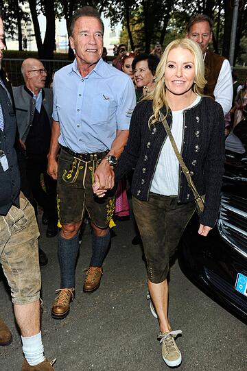 Arnold Schwarzenegger und Freundin Heather Milligan kommen auf der Wiesn an.
