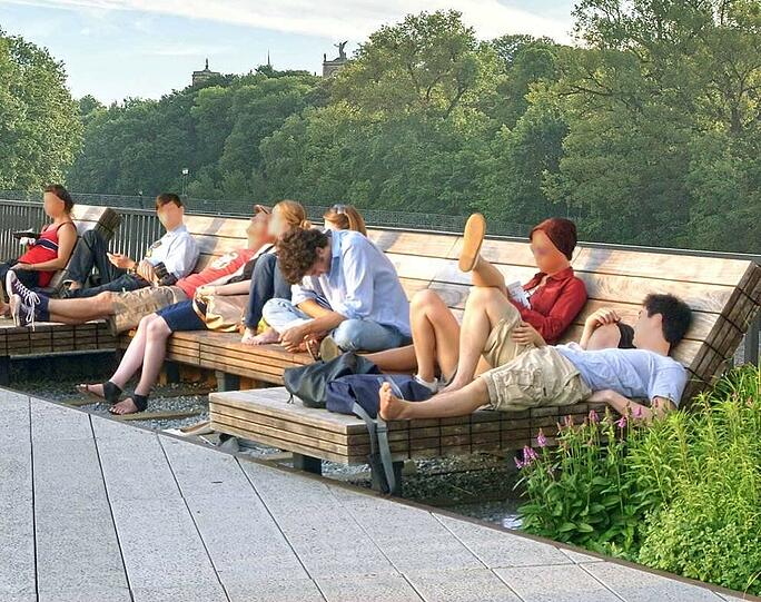 Großzügige Sitzbänke zum Rumlümmeln? Bitte sehr!