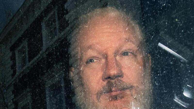 Mehr als 60 Ärzte haben britischen Medienberichten zufolge eine dringende medizinische Behandlung von Wikileaks-Gründer Julian Assange gefordert. Mehr als 60 Ärzte haben britischen Medienberichten zufolge eine dringende medizinische Behandlung von Wikileaks-Gründer Julian Assange gefordert.